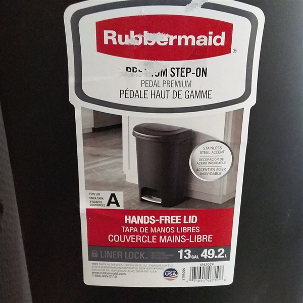 RUBBERMAID 13 GALLON HANDS FREE TRASH CAN