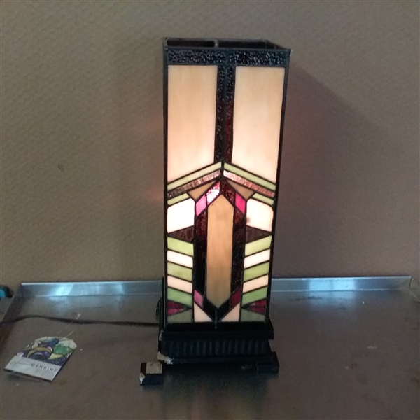 STAINED GLASS MISSION STYLE PILLAR TABLE LAMP