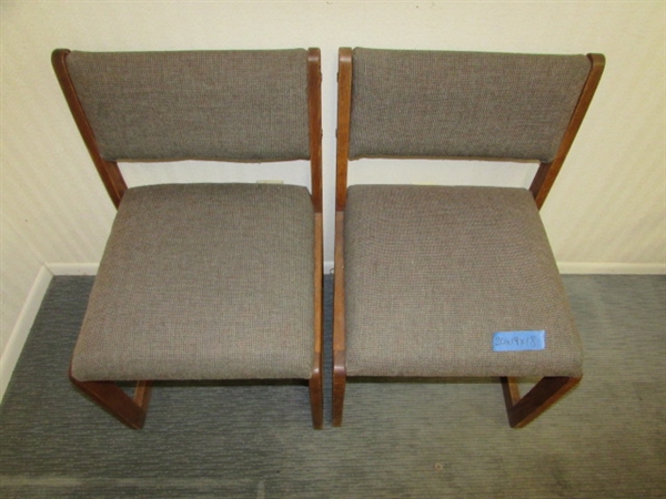2 MATCHING OFFICE/DESK CHAIRS