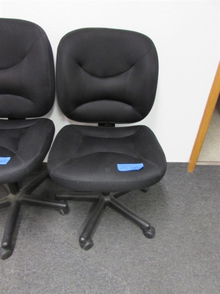 2 BLACK OFFICE/DESK CHAIRS