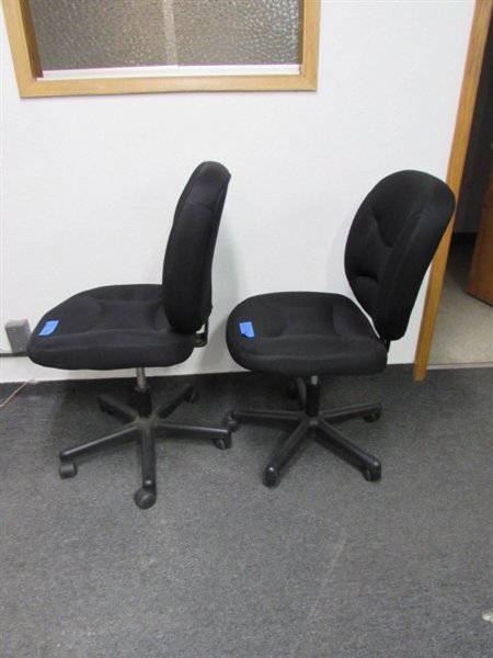 2 BLACK OFFICE/DESK CHAIRS