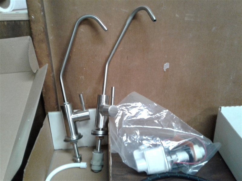 CHROME FAUCET WITH PULL OUT SPRAYER, THIN WATER FAUCETS & SAMPLES OF STEEL BRAIDED HOSES