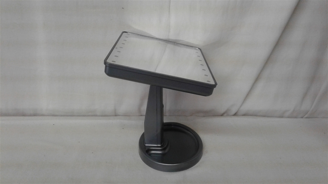 VIVITAR VANITY MIRROR WITH DIMAMBLE LIGHTS