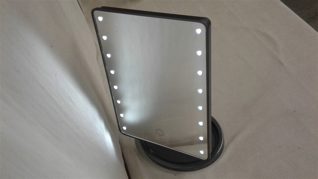 VIVITAR VANITY MIRROR WITH DIMAMBLE LIGHTS