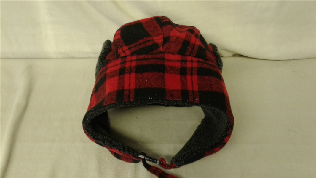 MEN'S LARGE FLEECE LINED CAT SWEATER AND BUFFALO PLAID HAT