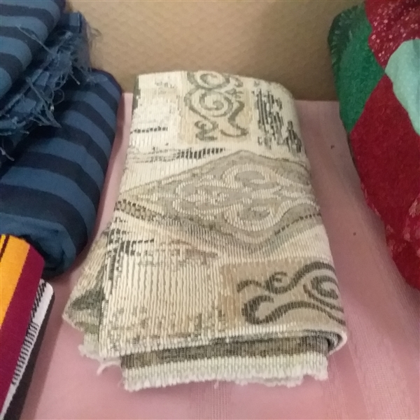 SMALL QUILT AND FABRIC LOT