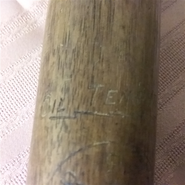 VINTAGE LOUISVILLE SLUGGER BAT