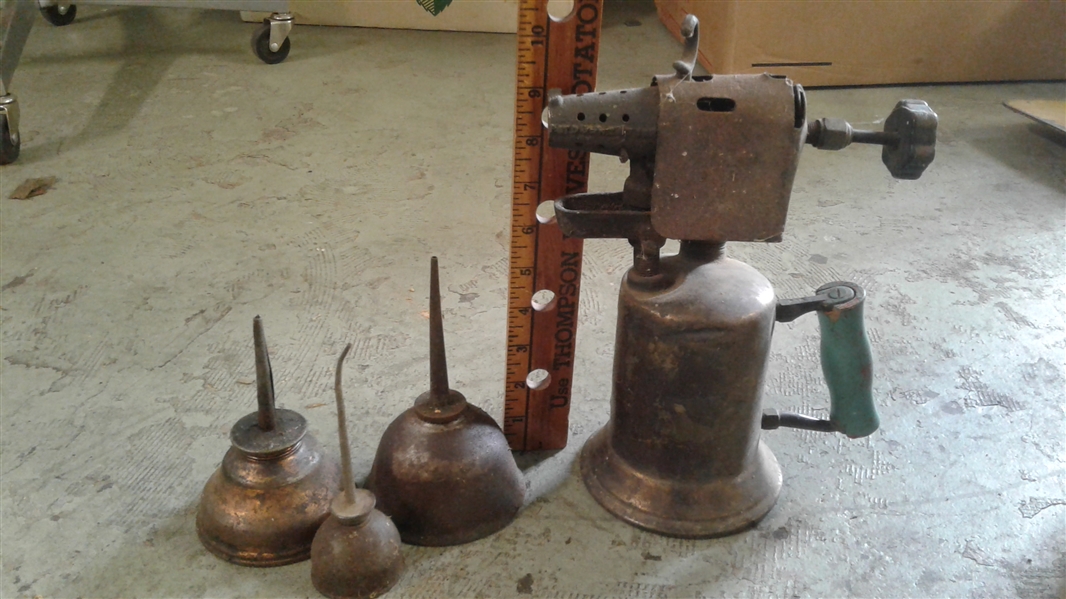 ANTIQUE/VINTAGE CLAYTON & LAMBERT BLOW TORCH AND 3 OILERS