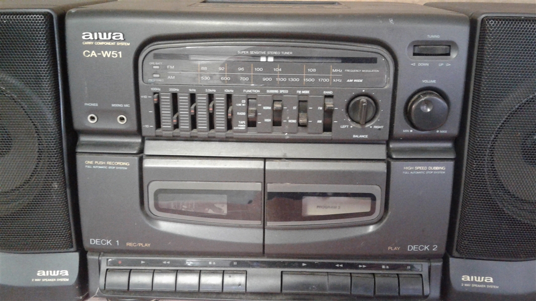 AIWA CARRY COMPONENT SYSTEM RADIO/CASSETTE PLAYER