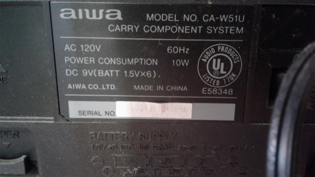 AIWA CARRY COMPONENT SYSTEM RADIO/CASSETTE PLAYER