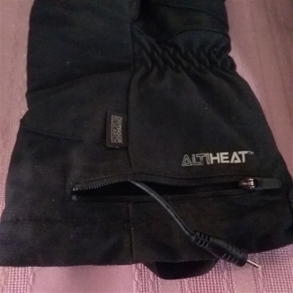 HEATED GLOVES