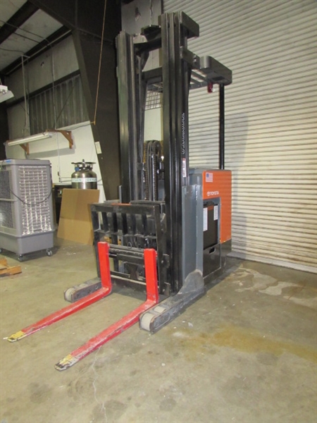 TOYOTA ELECTRIC FORKLIFT WITH REACH *RESERVE**LOCATED OFF-SITE*