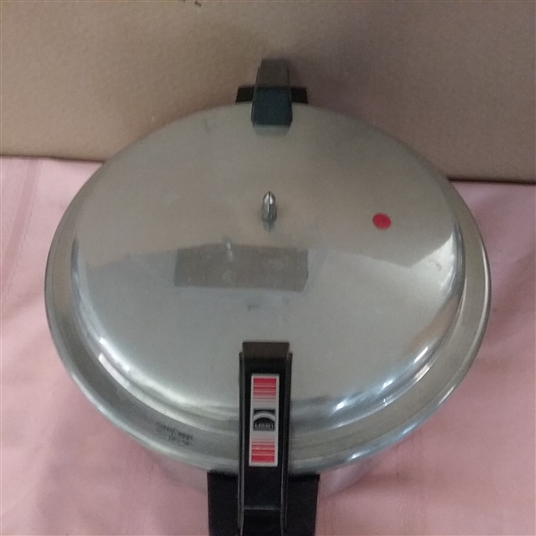 PRESSURE COOKER AND POTS WITH LIDS