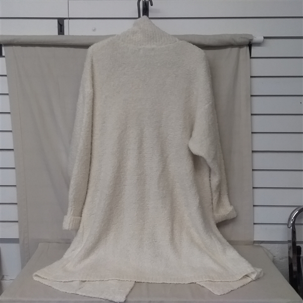 WOMENS LARGE SWEATER