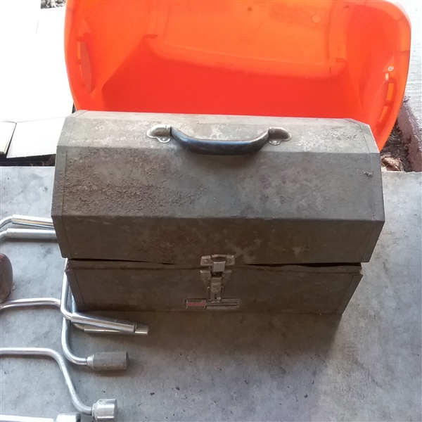 METAL TOOL BOX FILLED WITH TOOLS