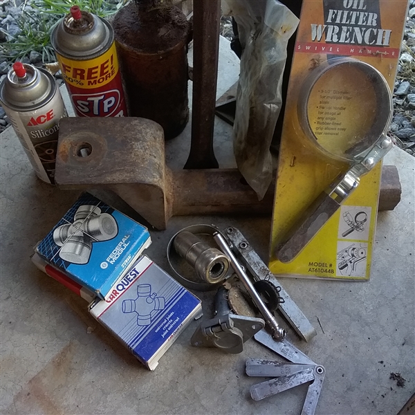 HIGH LIFT JACK, OIL FILTER WRENCH, OILER, UNIVERSAL JOINTS, AND MORE AUTO PARTS