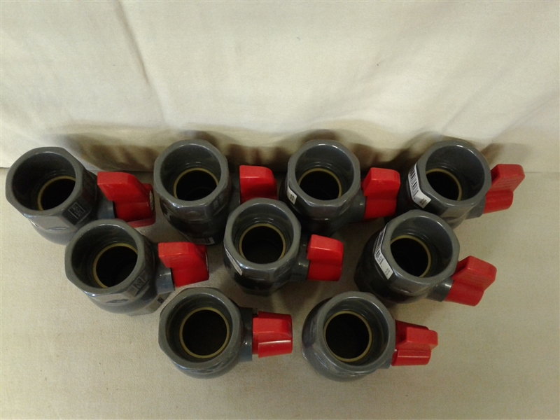 1-1/4 PVC PIPE SOLVENT BALL VALVES - 9 COUNT