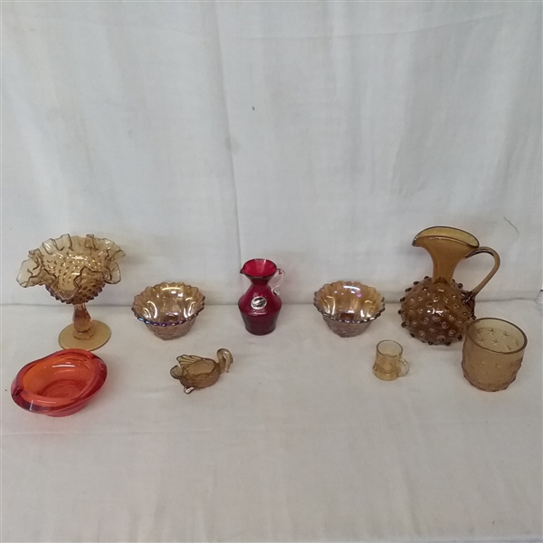 VINTAGE AMBER GLASS AND RED GLASS