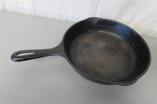 2 1940's WAGNER CAST IRON SKILLETS