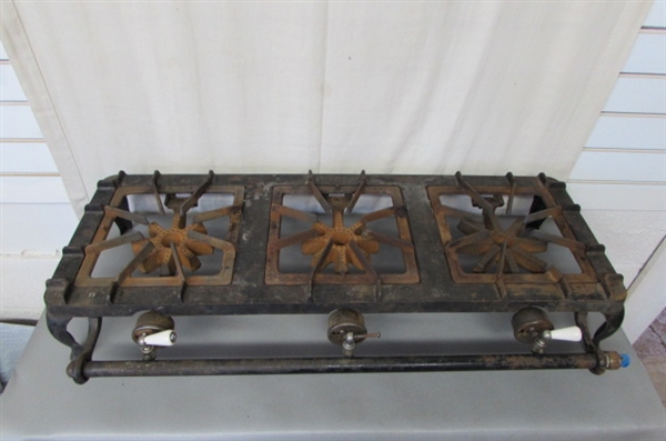 ANTIQUE 1920'S CAST IRON GRISWOLD 3-BURNER GAS CAMP STOVE