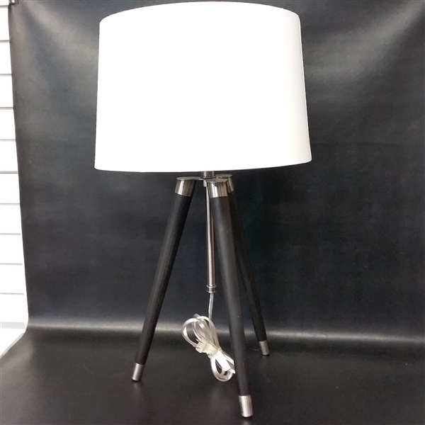 Modern Tripod Dimmable Table Lamp 