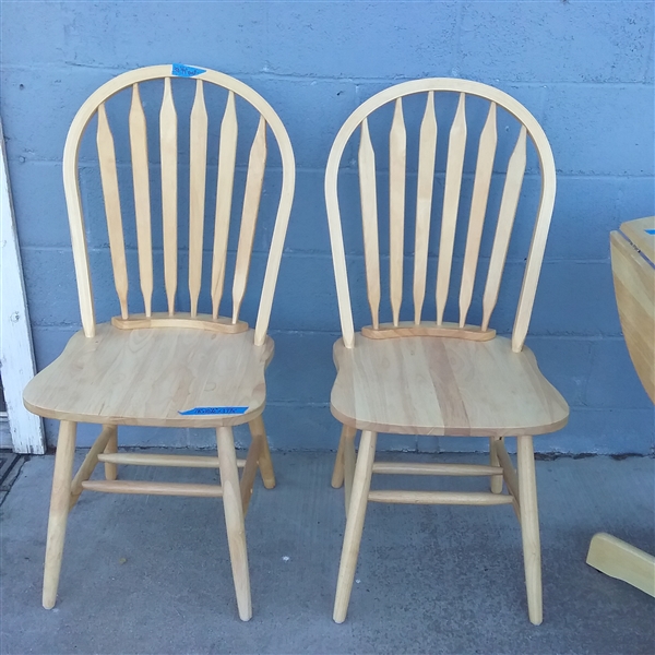 Quaint Drop Leaf Dining Set with 2 Chairs