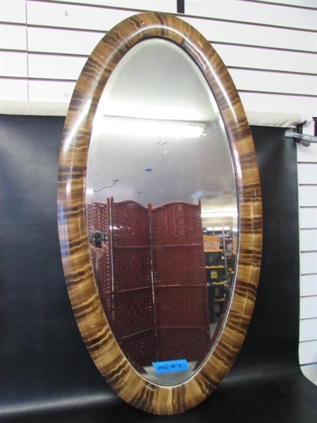 VINTAGE/ANTIQUE LARGE OVAL BEVELED GLASS WALL MIRROR