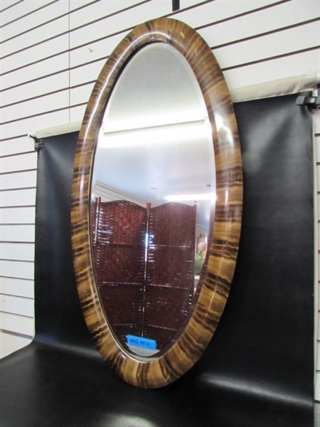 VINTAGE/ANTIQUE LARGE OVAL BEVELED GLASS WALL MIRROR