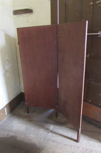 VINTAGE WOOD ROOM DIVIDER