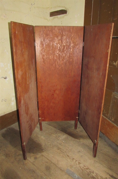 VINTAGE WOOD ROOM DIVIDER