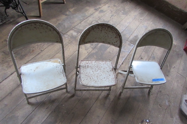 VINTAGE CARD TABLE, FOLDING ROUND TOP AND 3 SMALL FOLDING CHAIRS