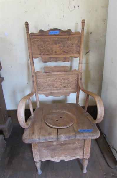 ANTIQUE WOODEN ADULT COMMODE