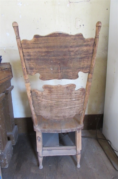 ANTIQUE WOODEN ADULT COMMODE