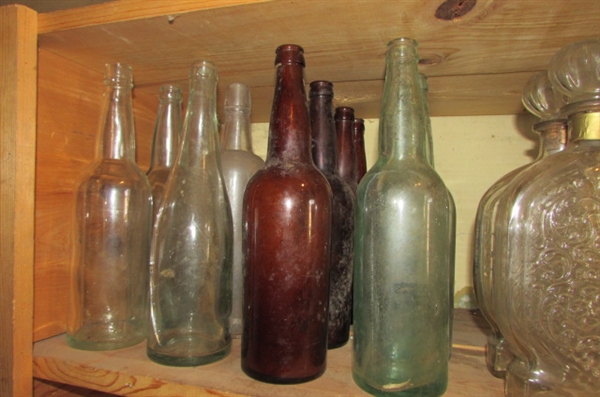 LARGE COLLECTION OF OLD BOTTLES