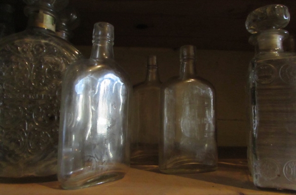 LARGE COLLECTION OF OLD BOTTLES