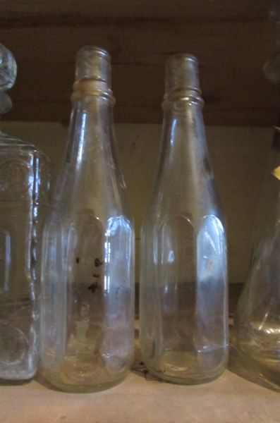 LARGE COLLECTION OF OLD BOTTLES