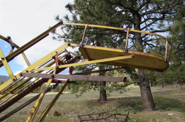 JOHNSON HAY BALE LOADER/ELEVATOR