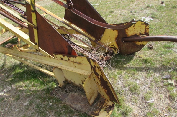 JOHNSON HAY BALE LOADER/ELEVATOR