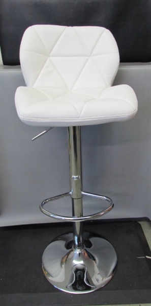 SALON LOOK HEIGHT ADJUSTABLE BAR STOOL