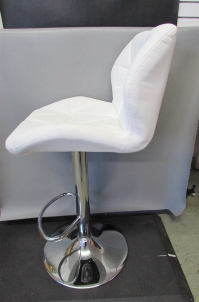 SALON LOOK HEIGHT ADJUSTABLE BAR STOOL