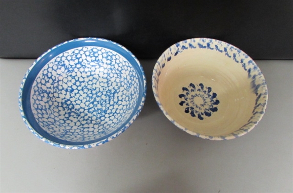 PAIR OF VINTAGE/ANTIQUE BLUE & WHITE SERVING BOWLS