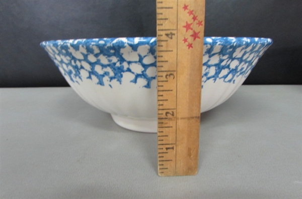 PAIR OF VINTAGE/ANTIQUE BLUE & WHITE SERVING BOWLS