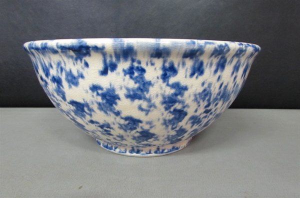 PAIR OF VINTAGE/ANTIQUE BLUE & WHITE SERVING BOWLS