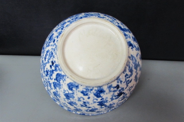 PAIR OF VINTAGE/ANTIQUE BLUE & WHITE SERVING BOWLS