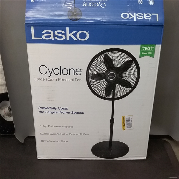 Lasko Cyclone 18 in. Adjustable Pedestal Fan