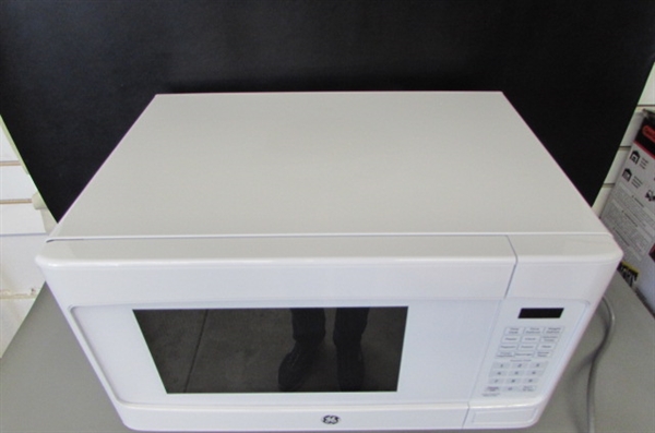 GE 1.1 cu. ft. Countertop Microwave in White