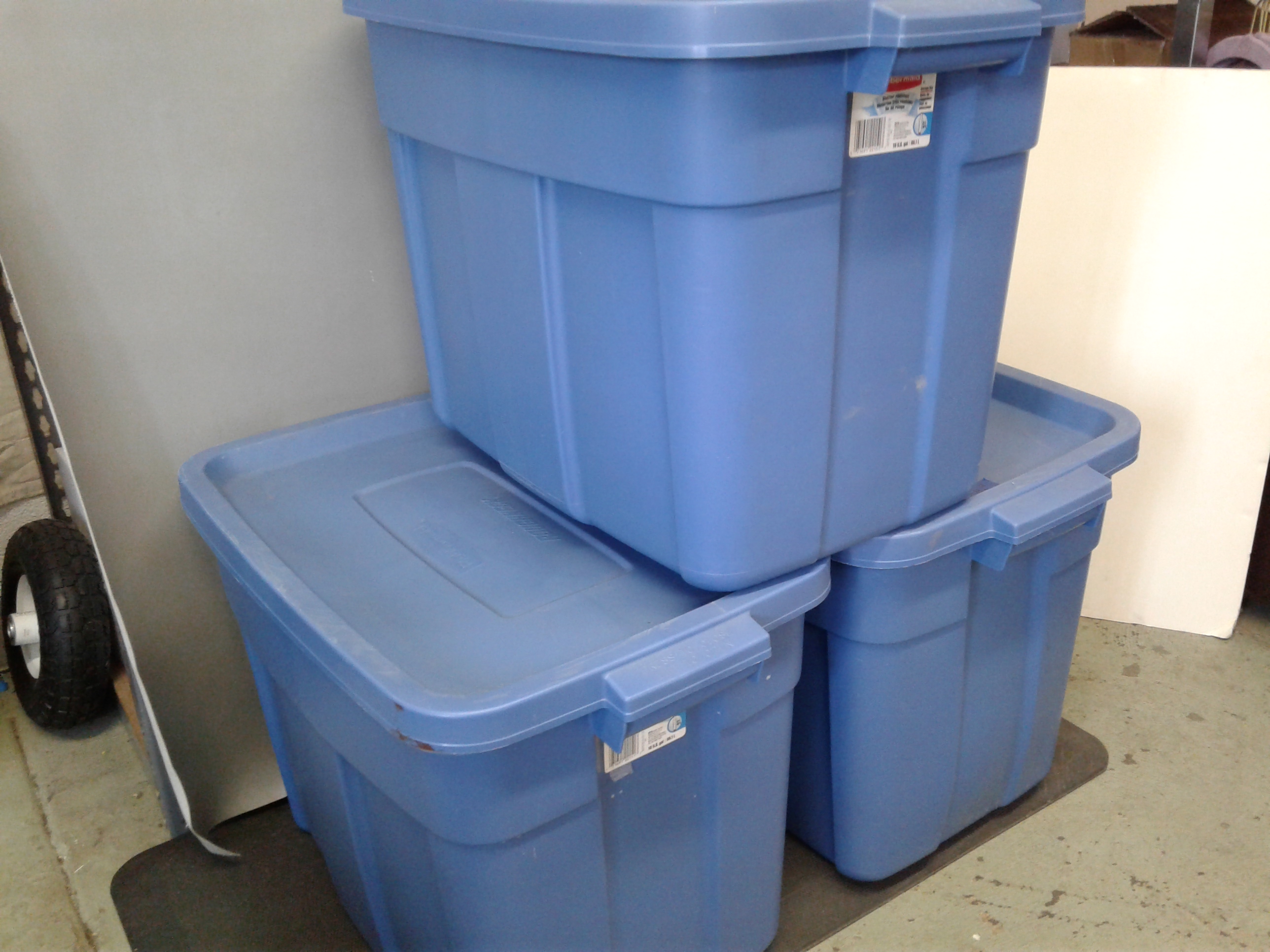 Lot Detail 3 Rubbermaid Roughneck Storage Totes