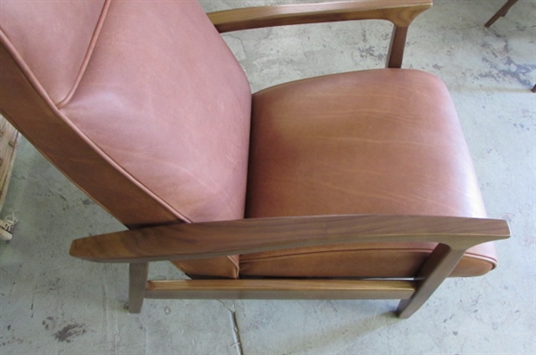 GLENN WALNUT LEATHER RECLINER CHAIR MSRP $2799