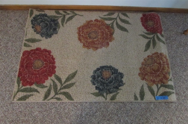 SET OF 3 FLORAL PRINT THROW RUGS