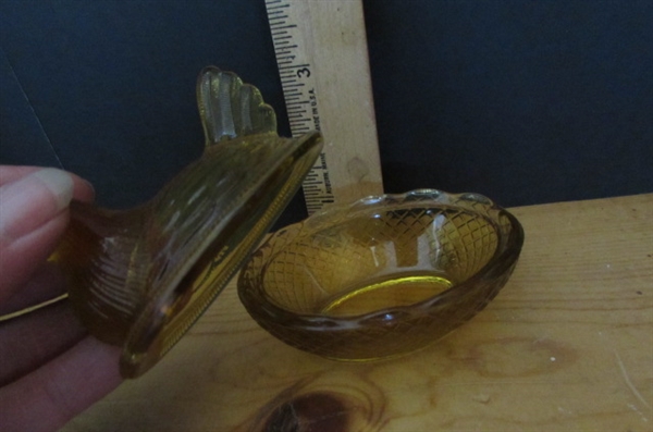 2 AMBER GLASS CANDY DISHES AND OTHER ROOSTER DECOR